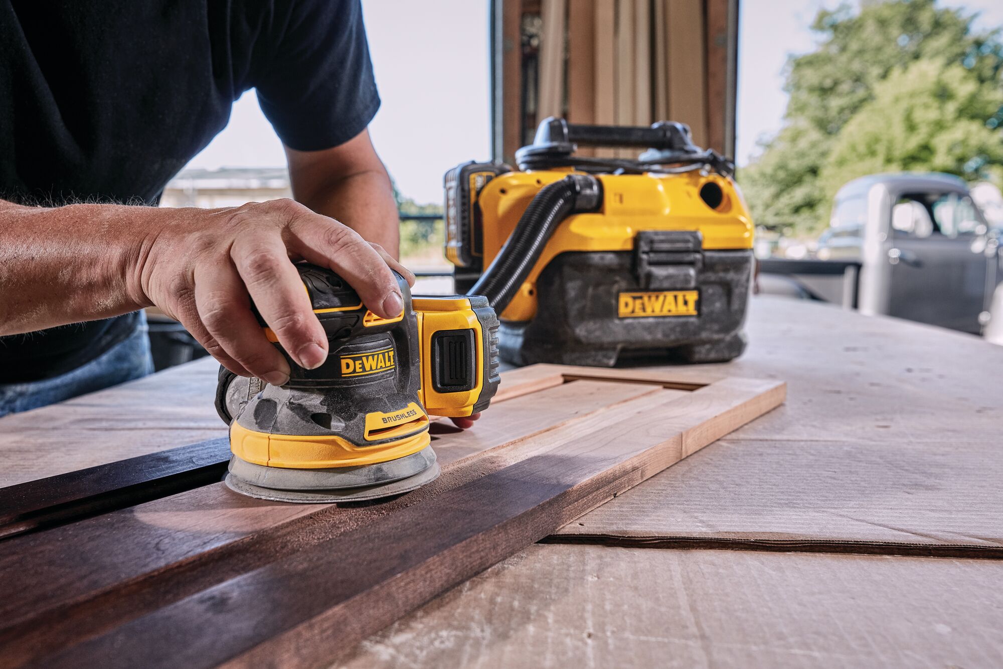 Brushless Cordless Variable Sheet Sander with Long dust chute.