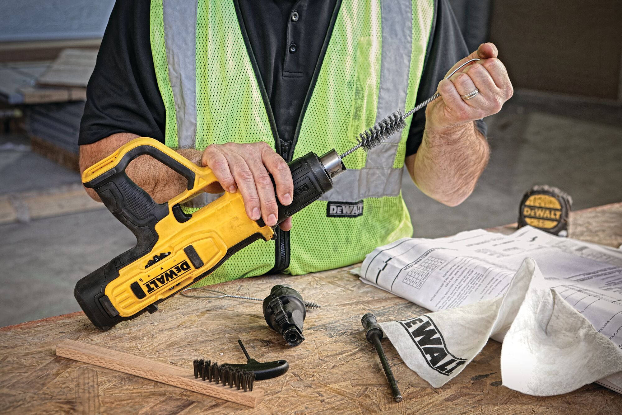 Fully Automatic Powder Actuated Tool with cleaning kit.