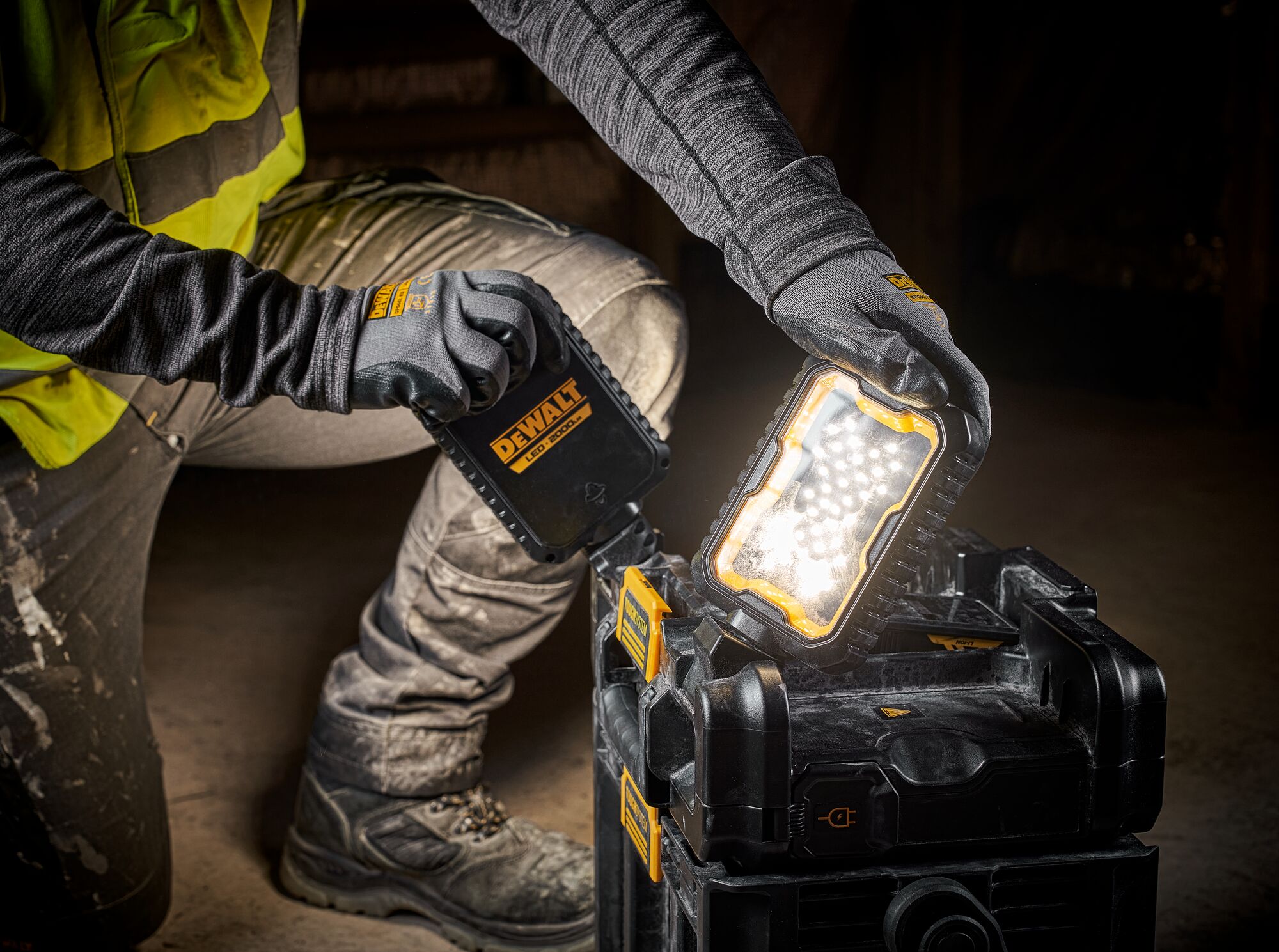 TOUGHSYSTEM 2.0 Adjustable Work Light with Storage